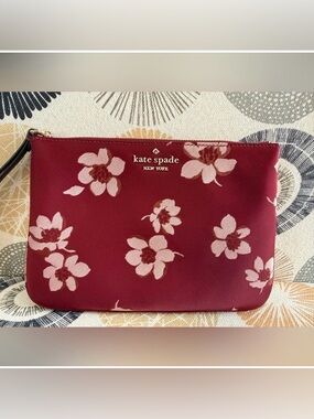 ♠️Kate Spade Burgundy Floral Wristlet Clutch Excellent Condition